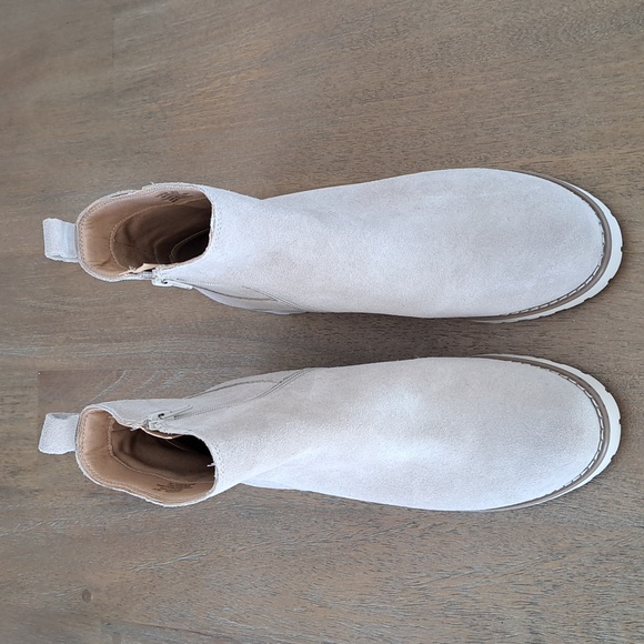 Crown Vintage Taylen Bootie - Color: Dove - Size: Women 9 - Picture 2 of 9